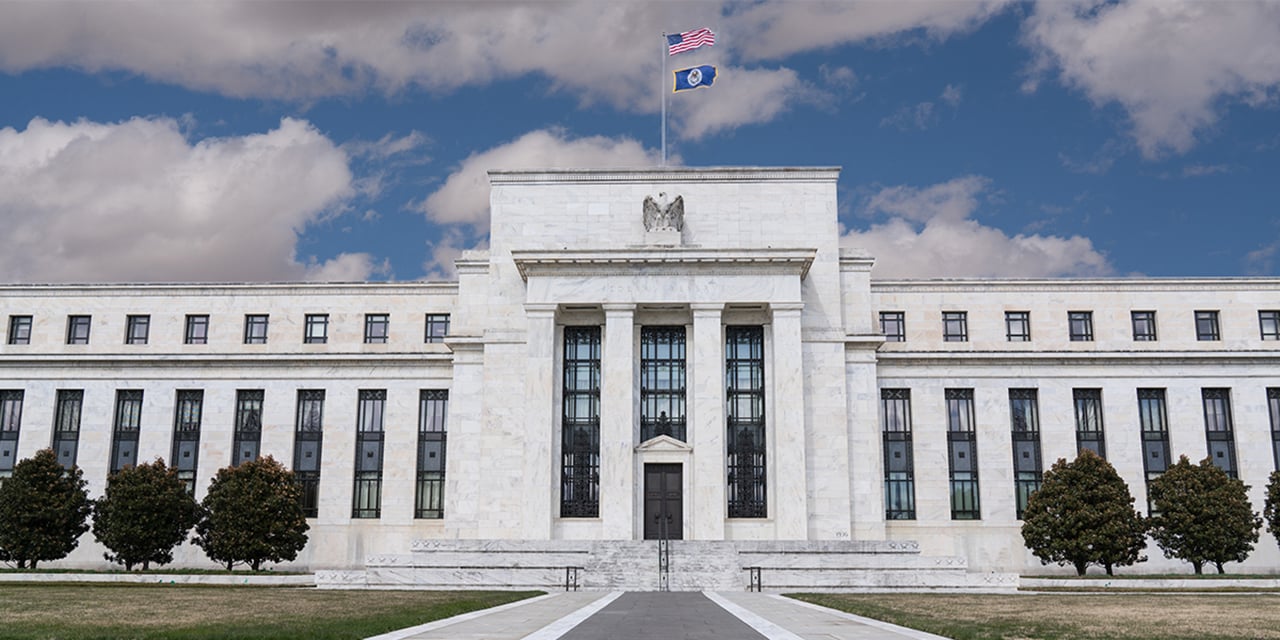 Photo of a federal building during the day.